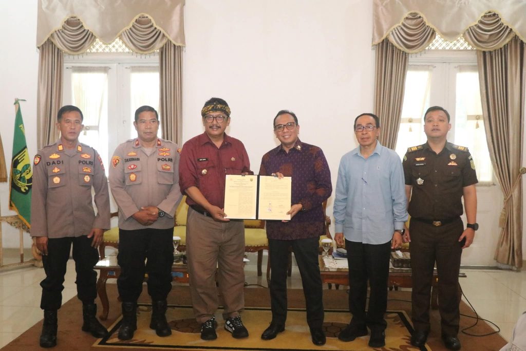 KESEPAKATAN DENGAN PENGDA INI, BUPATI” UNTUK MENUNJANG LEGALITAS KOPERASI DESA MERAH PUTIH”